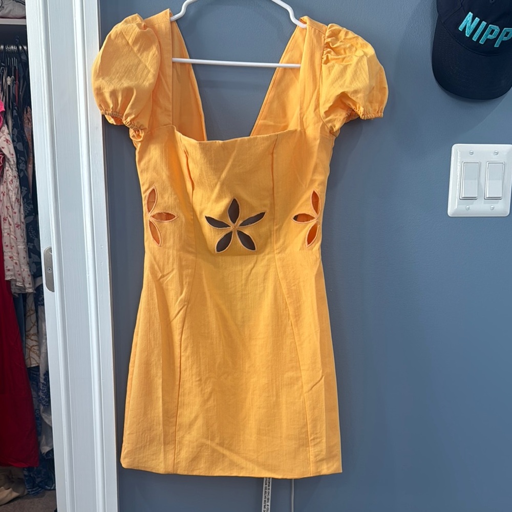 Mistress rocks Nordstrom yellow dress